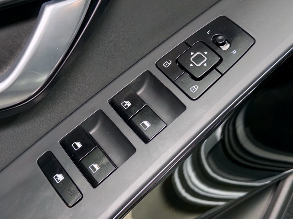 2024 Kia Niro EV view 7