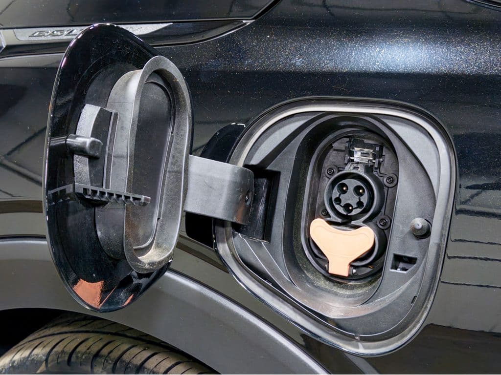 2023 Chevrolet Bolt EUV view 5