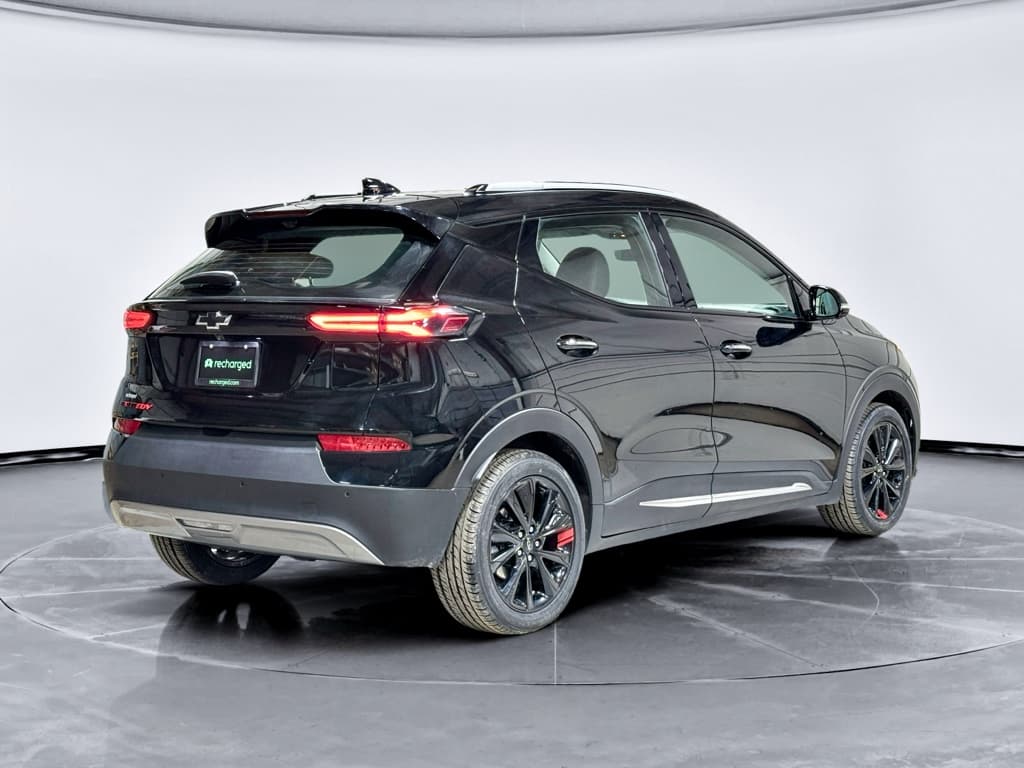 2023 Chevrolet Bolt EUV view 3