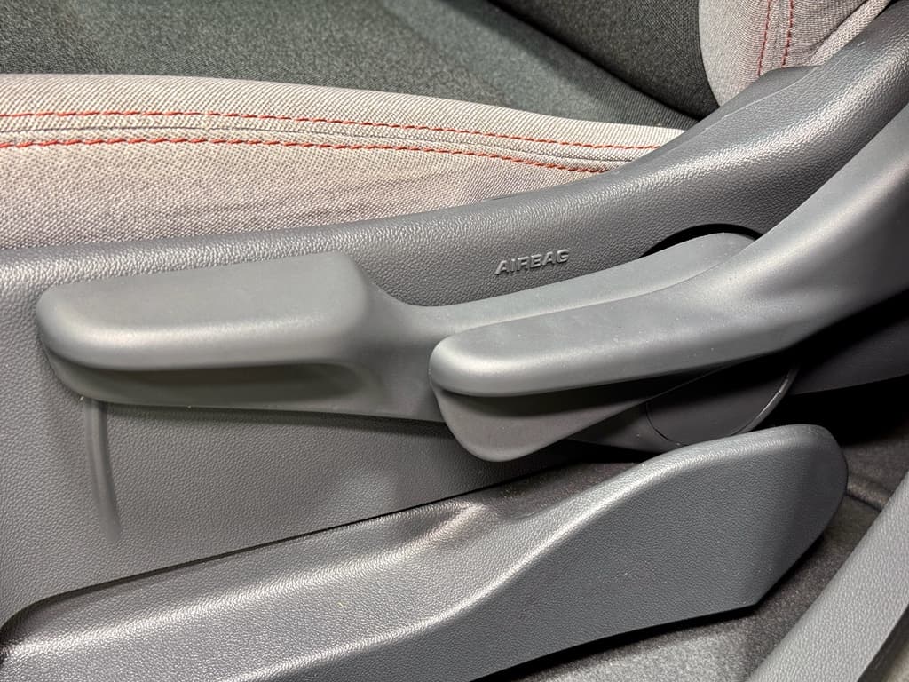 2020 Chevrolet Bolt EV view 7