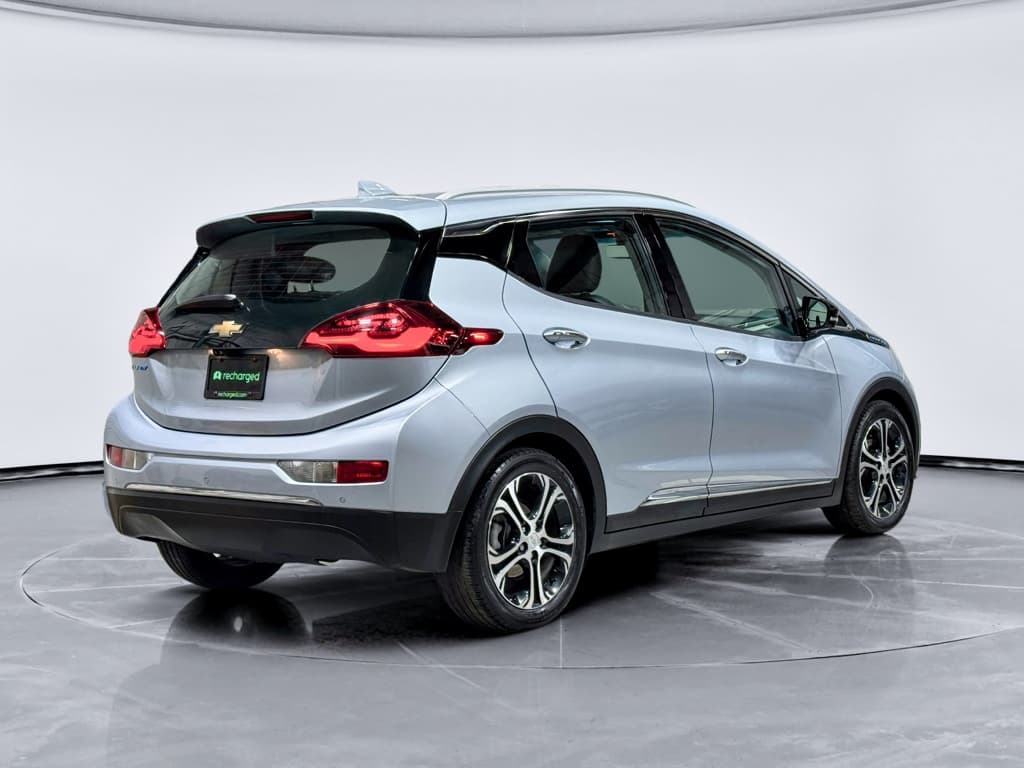 2017 Chevrolet Bolt EV view 3