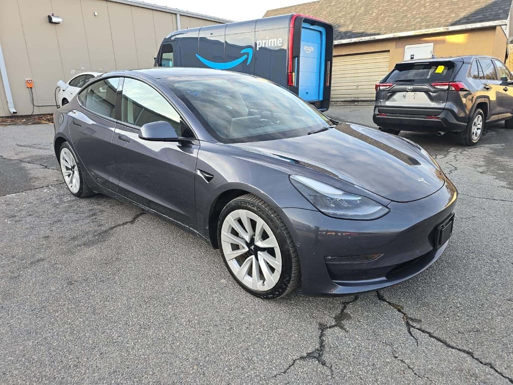 2022 Tesla Model 3 view 4
