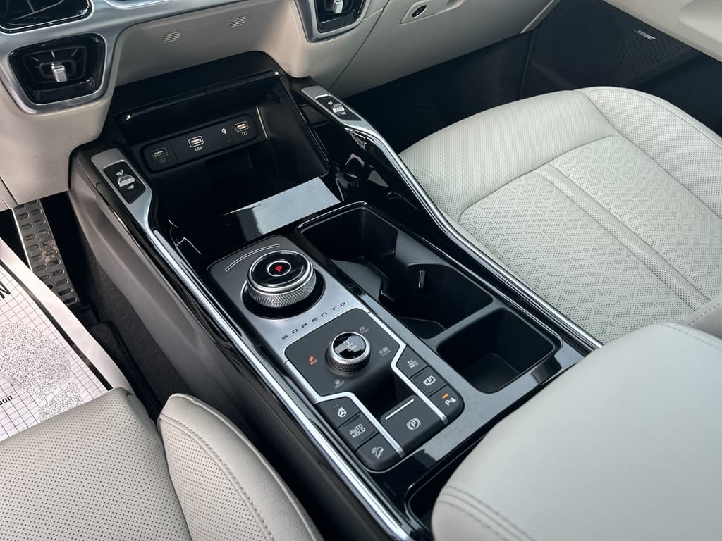 2023 Kia Sorento Plug-in Hybrid view 14