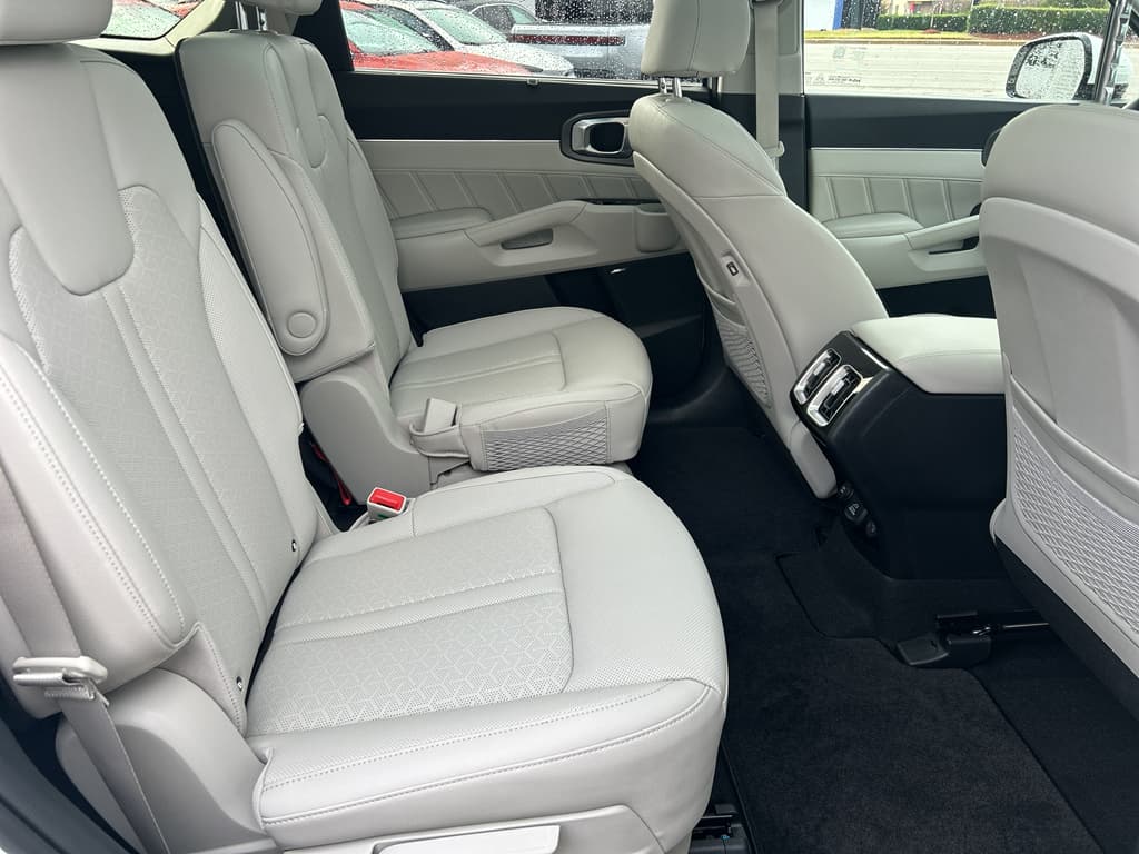 2023 Kia Sorento Plug-in Hybrid view 18