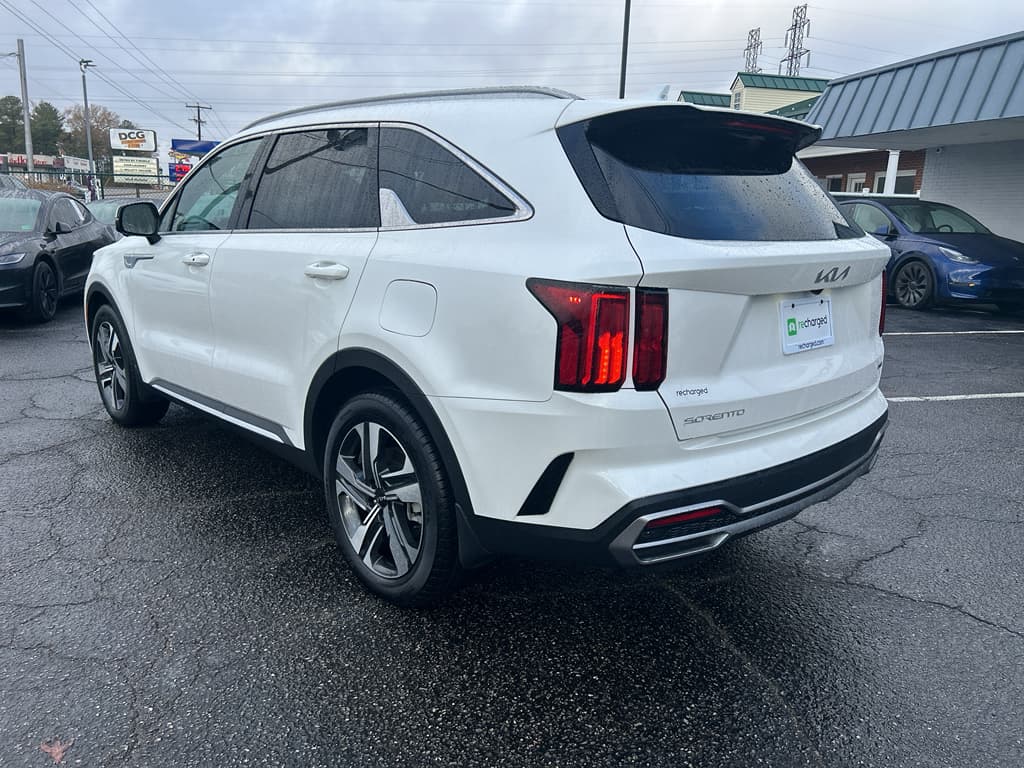 2023 Kia Sorento Plug-in Hybrid view 2