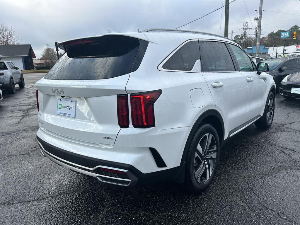2023 Kia Sorento Plug-in Hybrid view 3