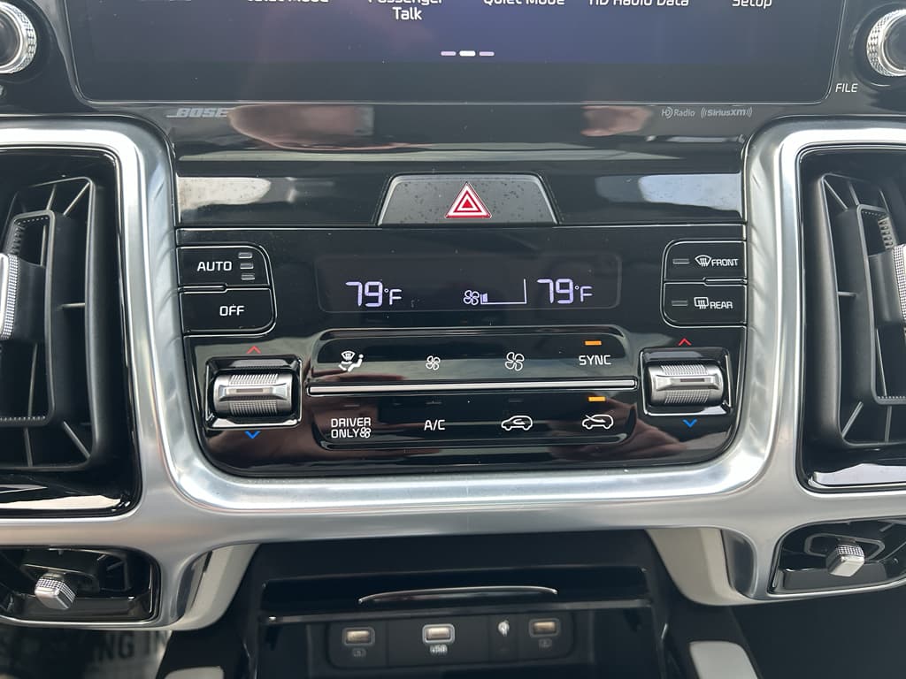 2023 Kia Sorento Plug-in Hybrid view 12