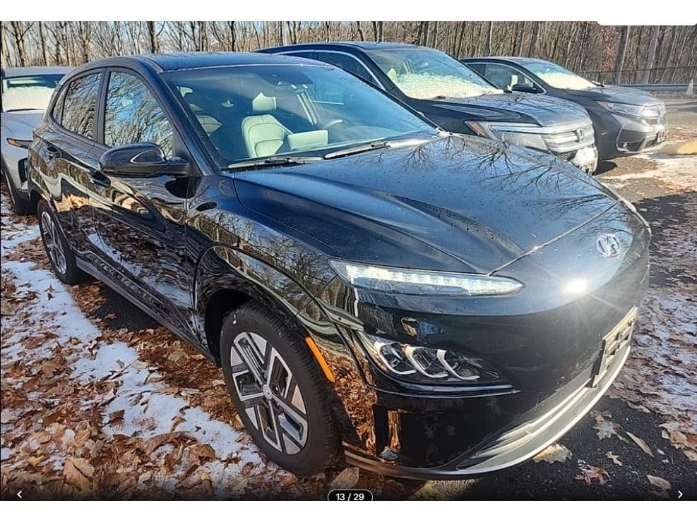 2023 Hyundai Kona EV view 3