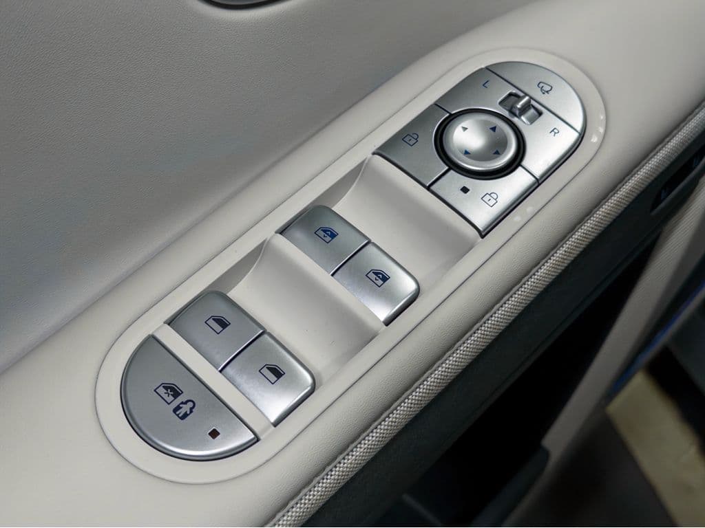 2023 Hyundai IONIQ 5 view 7