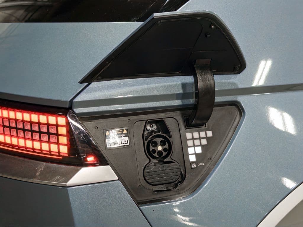 2023 Hyundai IONIQ 5 view 5