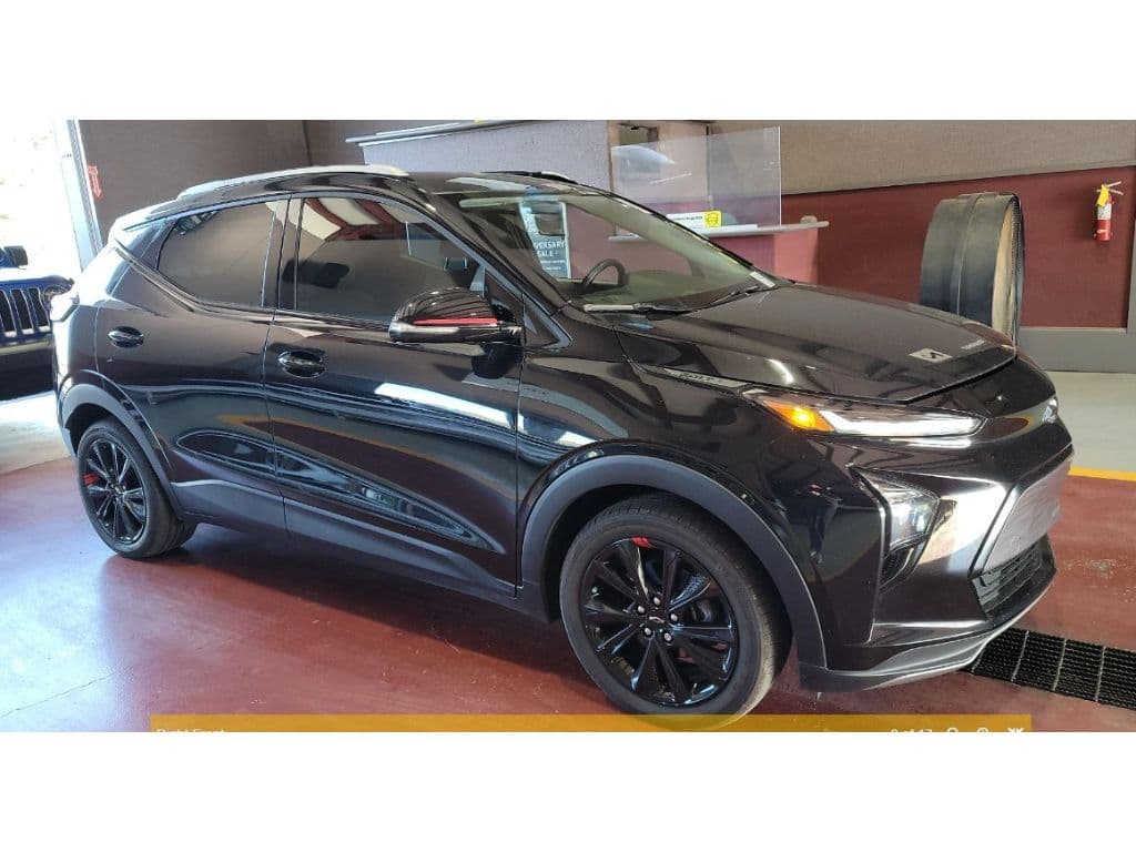 2023 Chevrolet Bolt EUV view 2