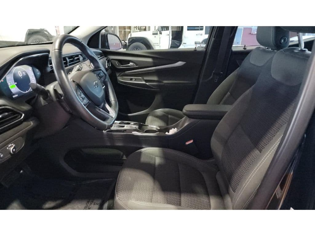 2023 Chevrolet Bolt EUV view 5