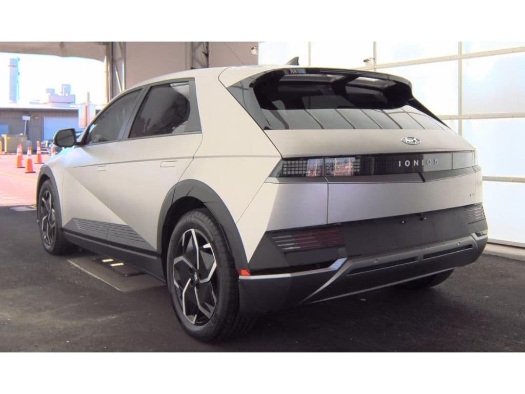 2023 Hyundai IONIQ 5 view 4
