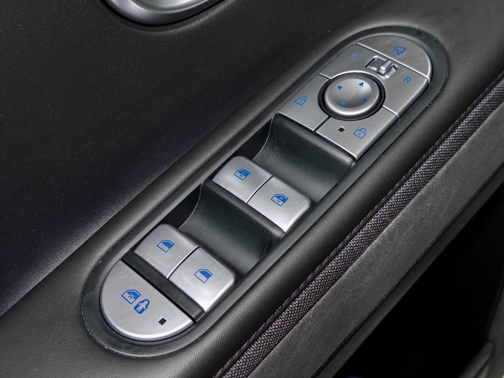 2023 Hyundai IONIQ 5 view 7