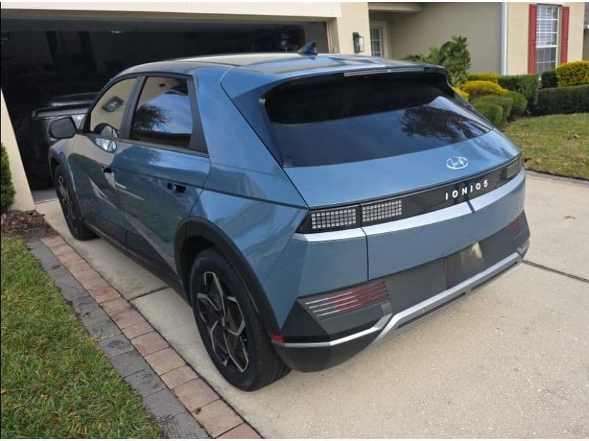 2023 Hyundai IONIQ 5 view 4