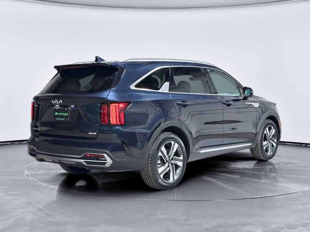 2023 Kia Sorento Plug-in Hybrid view 3