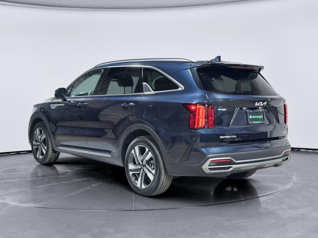 2023 Kia Sorento Plug-in Hybrid view 2