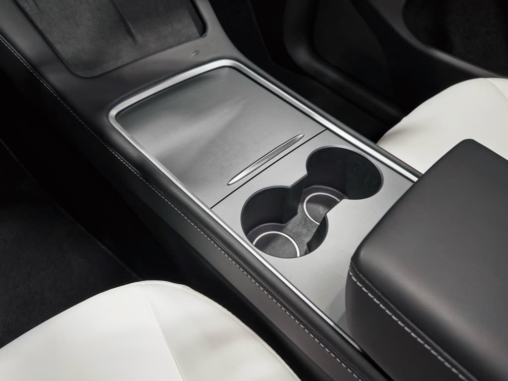 2025 Tesla Model Y view 17