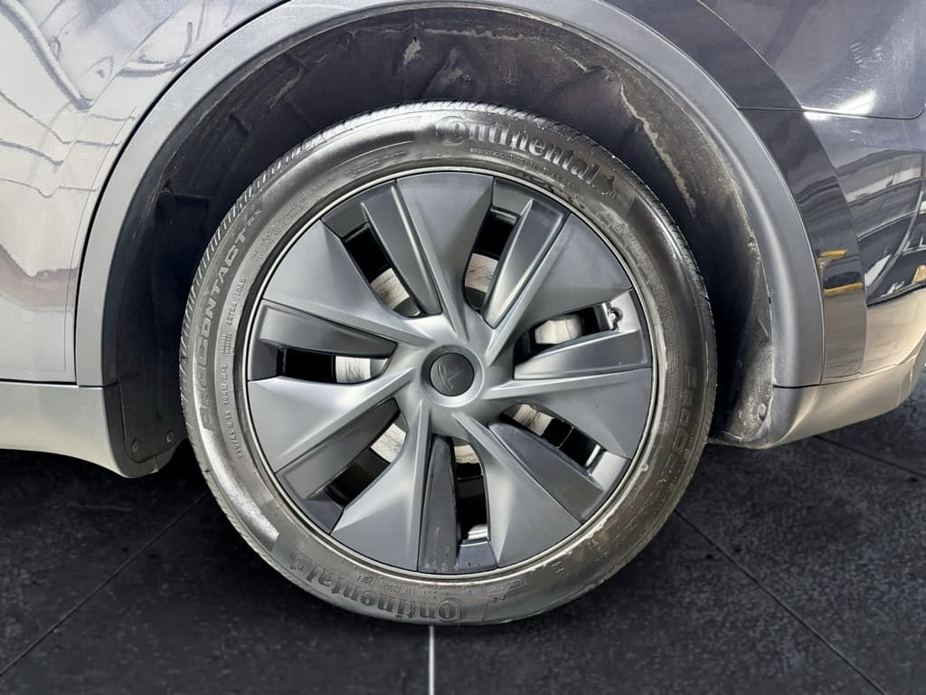 2025 Tesla Model Y view 31