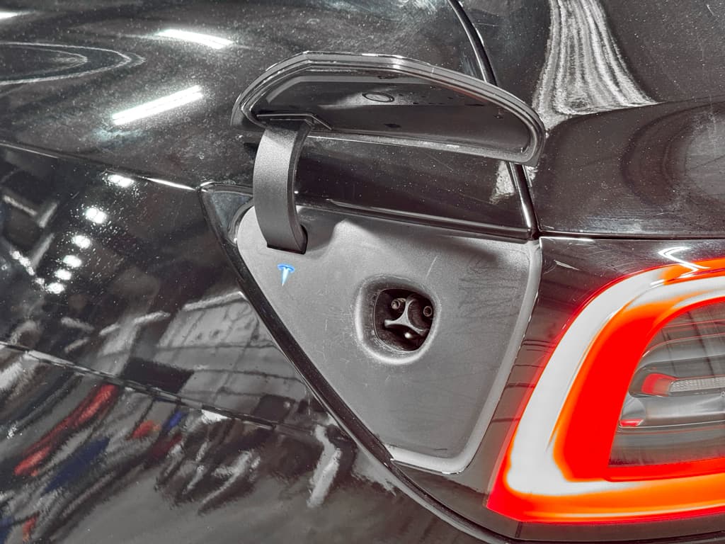 2024 Tesla Model Y view 5