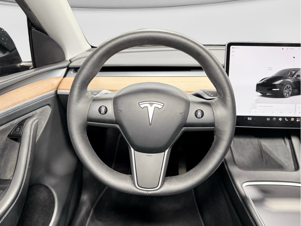 2024 Tesla Model Y view 7