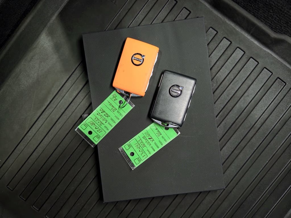 2023 Volvo XC60 view 25