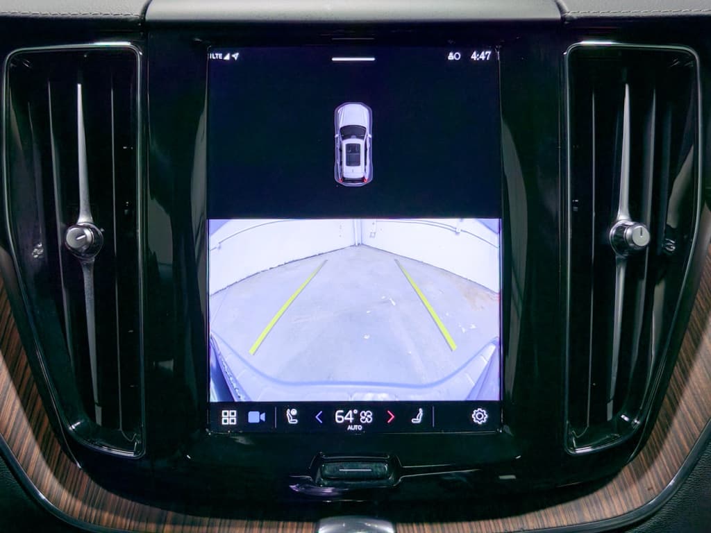 2023 Volvo XC60 view 16