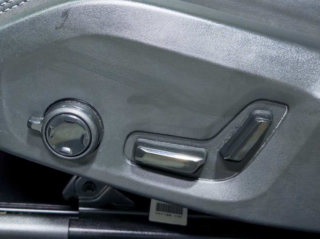 2023 Volvo XC60 view 7