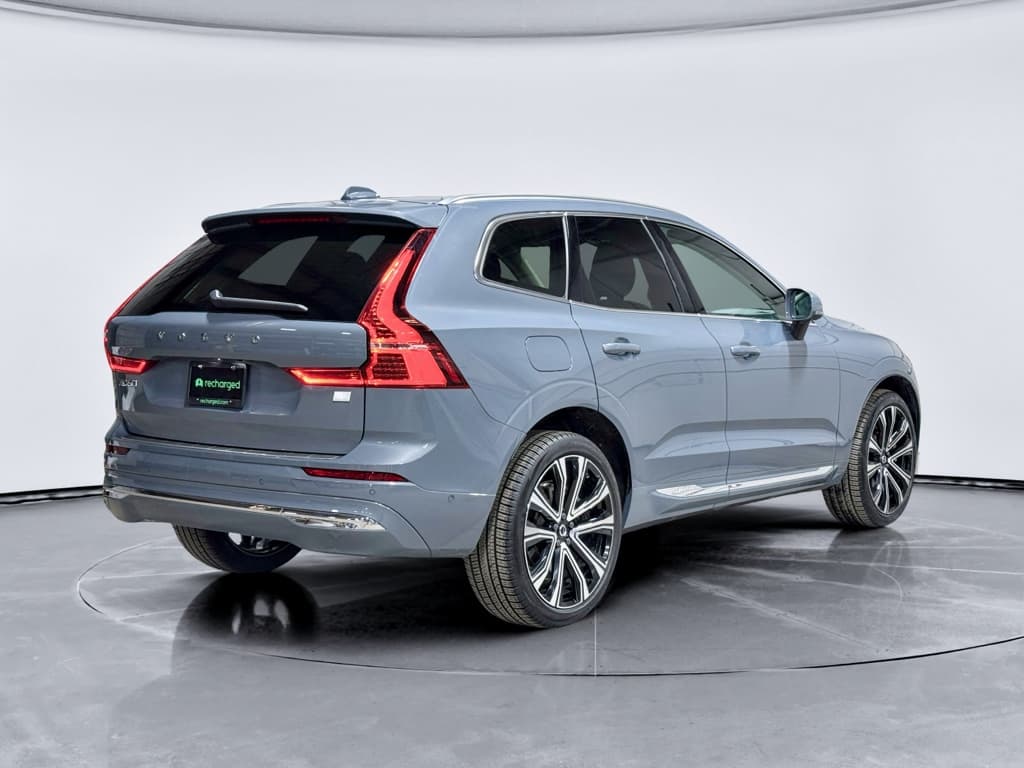 2023 Volvo XC60 view 3