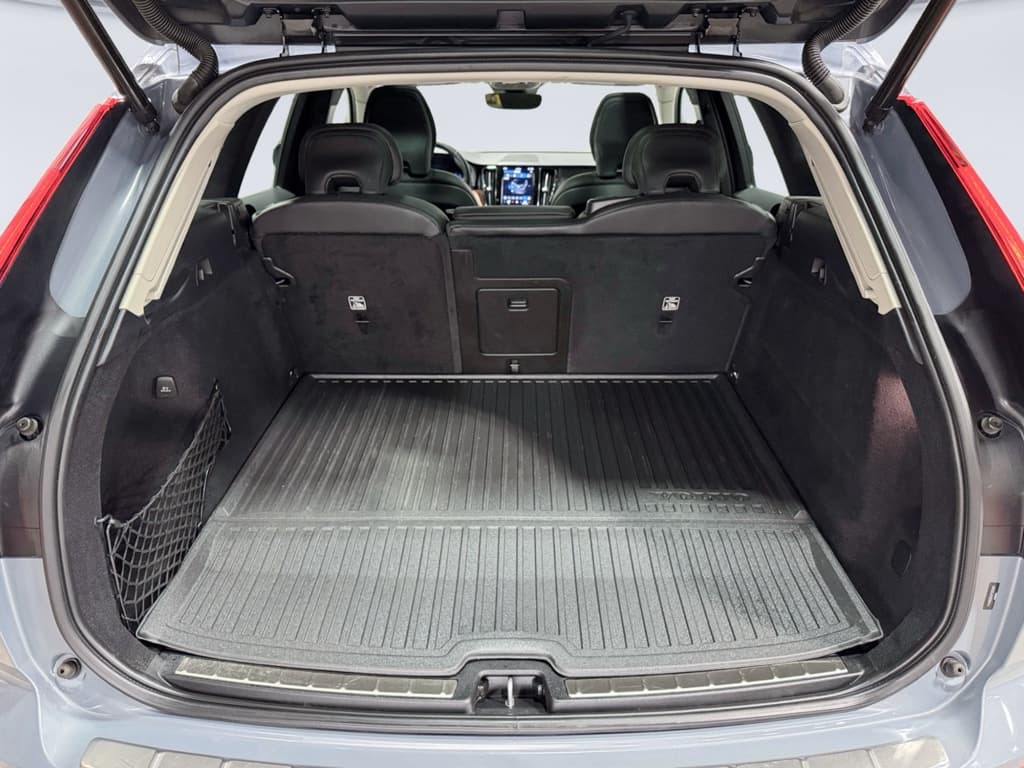 2023 Volvo XC60 view 27