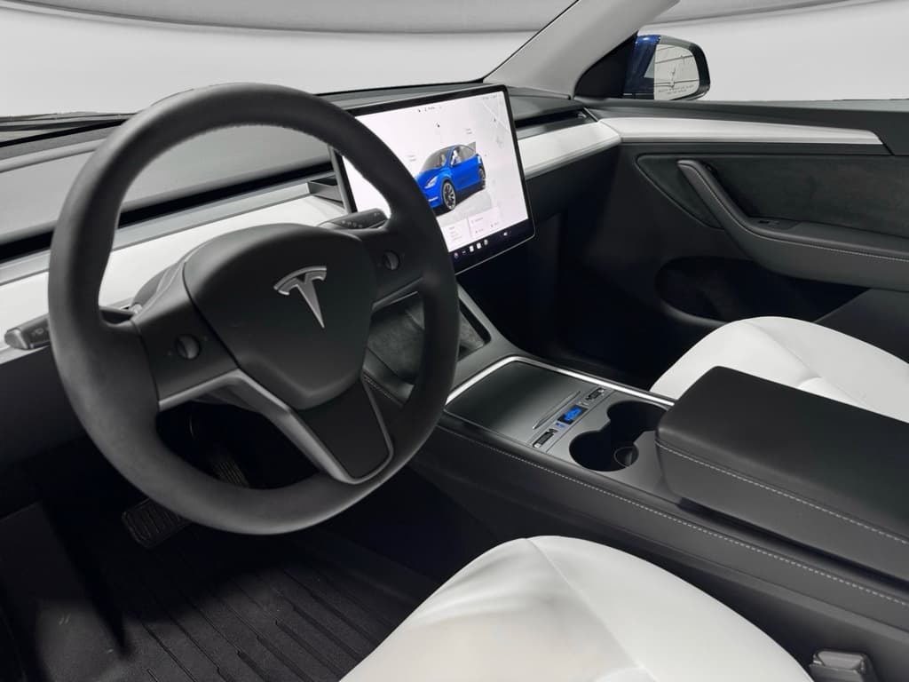 2024 Tesla Model Y view 16