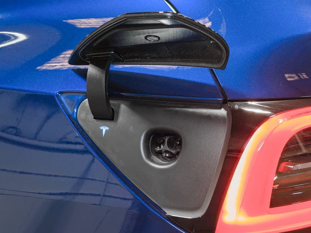 2024 Tesla Model Y view 5