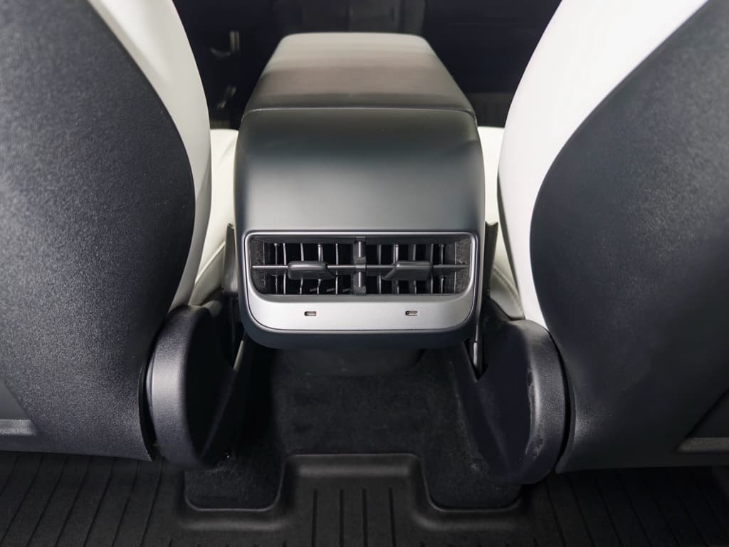 2024 Tesla Model Y view 19