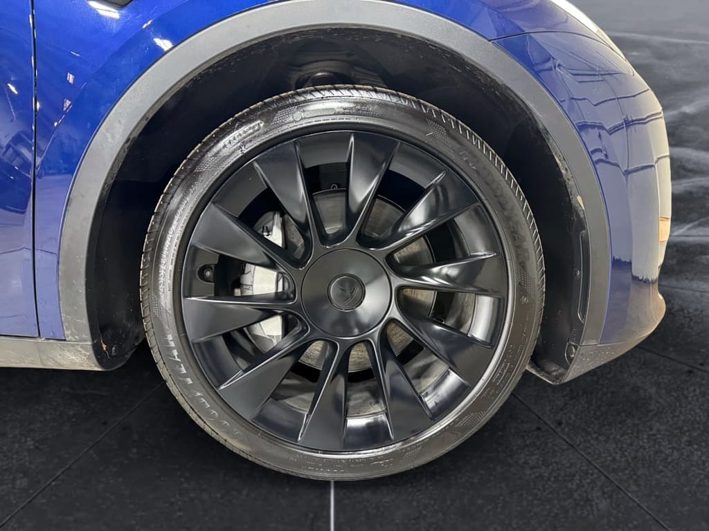 2024 Tesla Model Y view 33