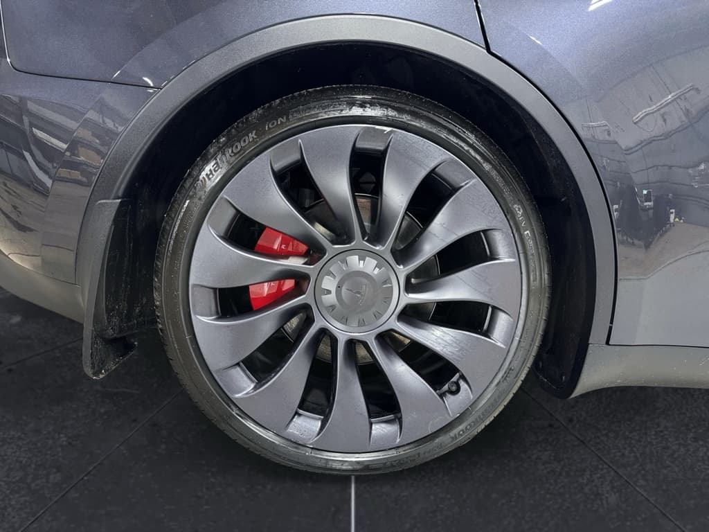 2025 Tesla Model Y view 36