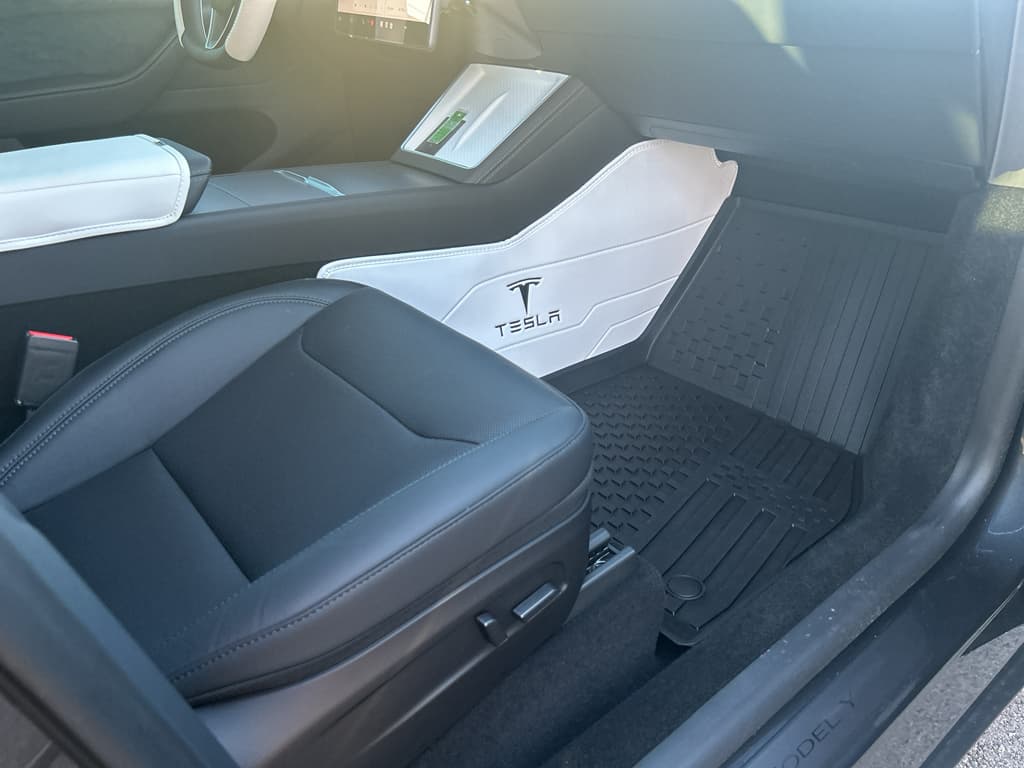 2026 Tesla Model Y view 20