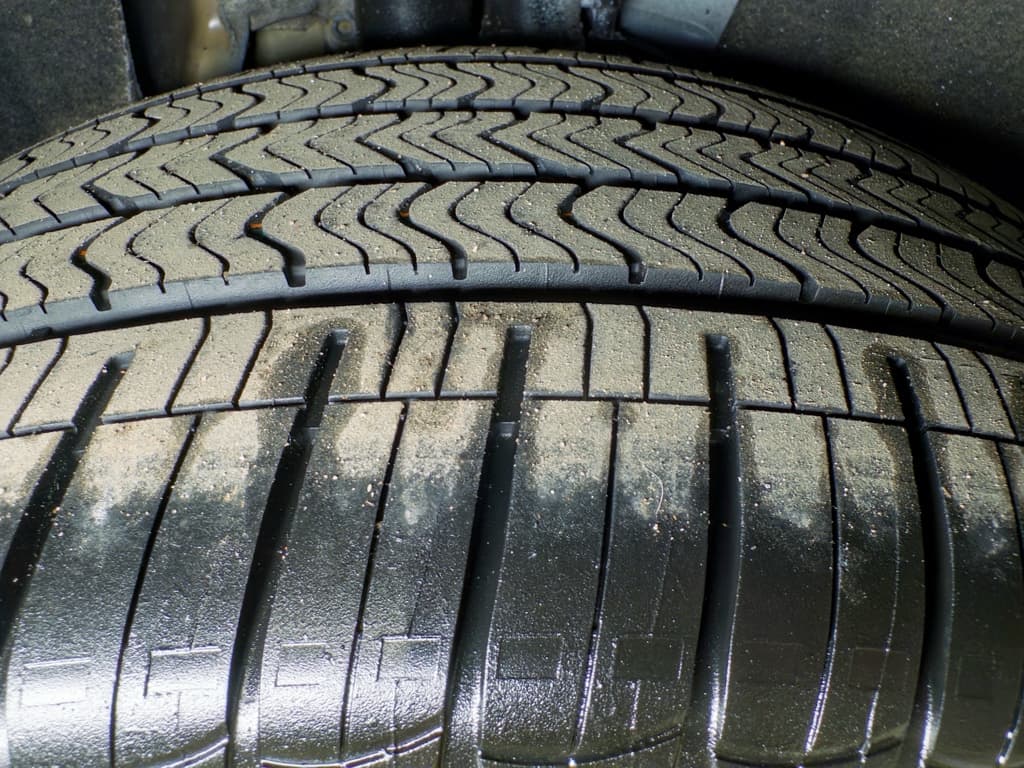 2022 Tesla Model S view 31