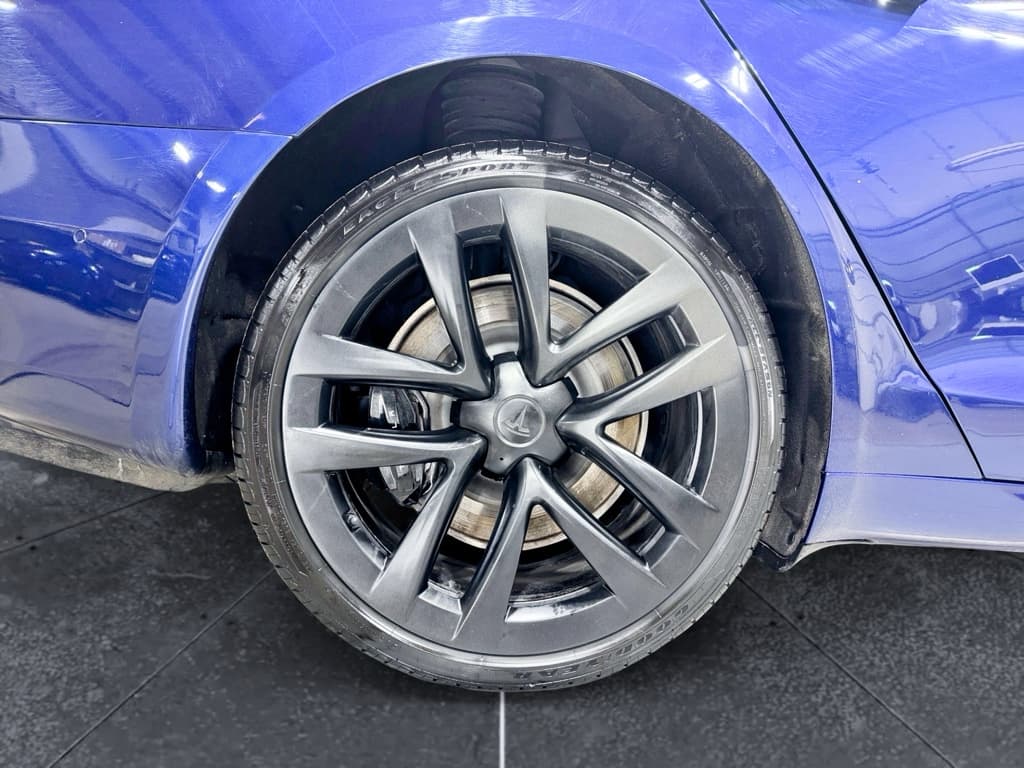 2022 Tesla Model S view 36