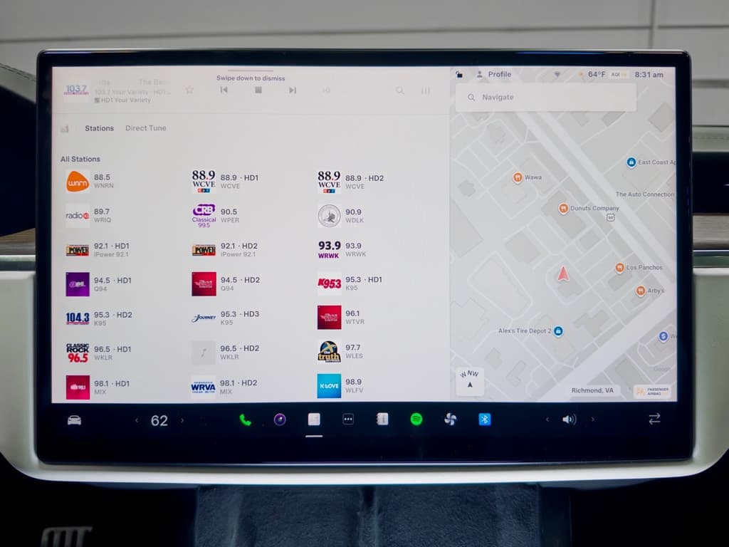 2022 Tesla Model S view 12