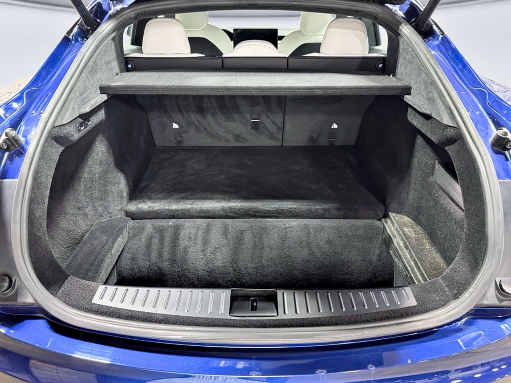 2022 Tesla Model S view 26