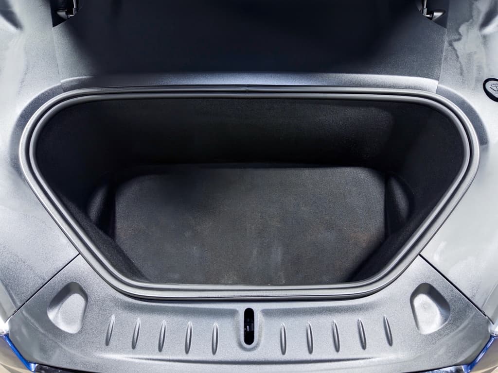 2022 Tesla Model S view 25