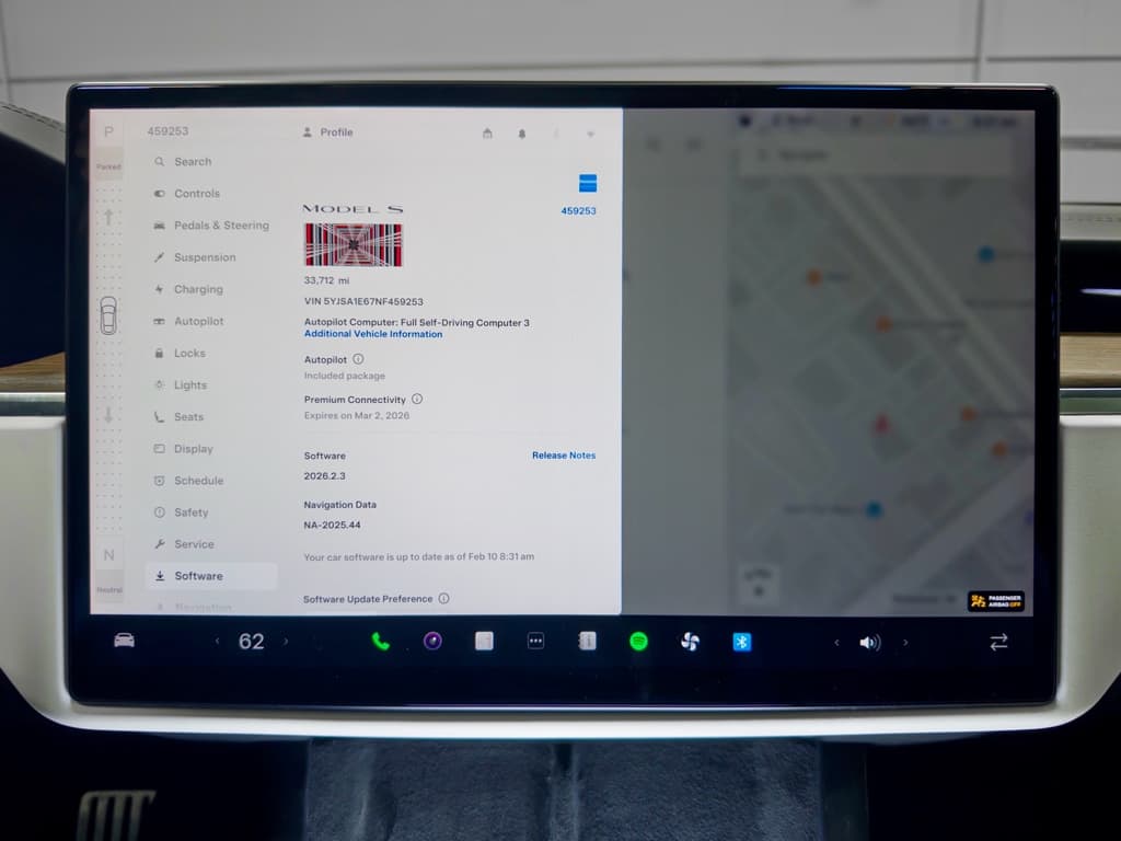 2022 Tesla Model S view 10