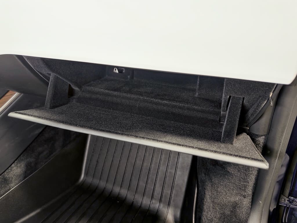 2022 Tesla Model S view 19