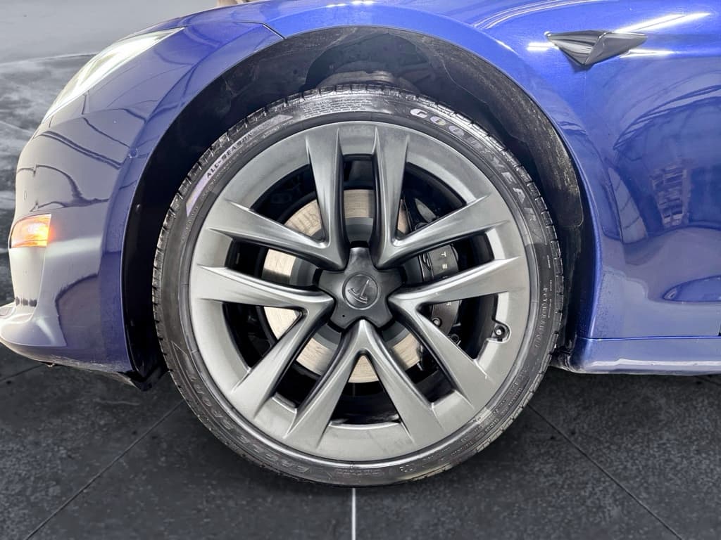 2022 Tesla Model S view 30