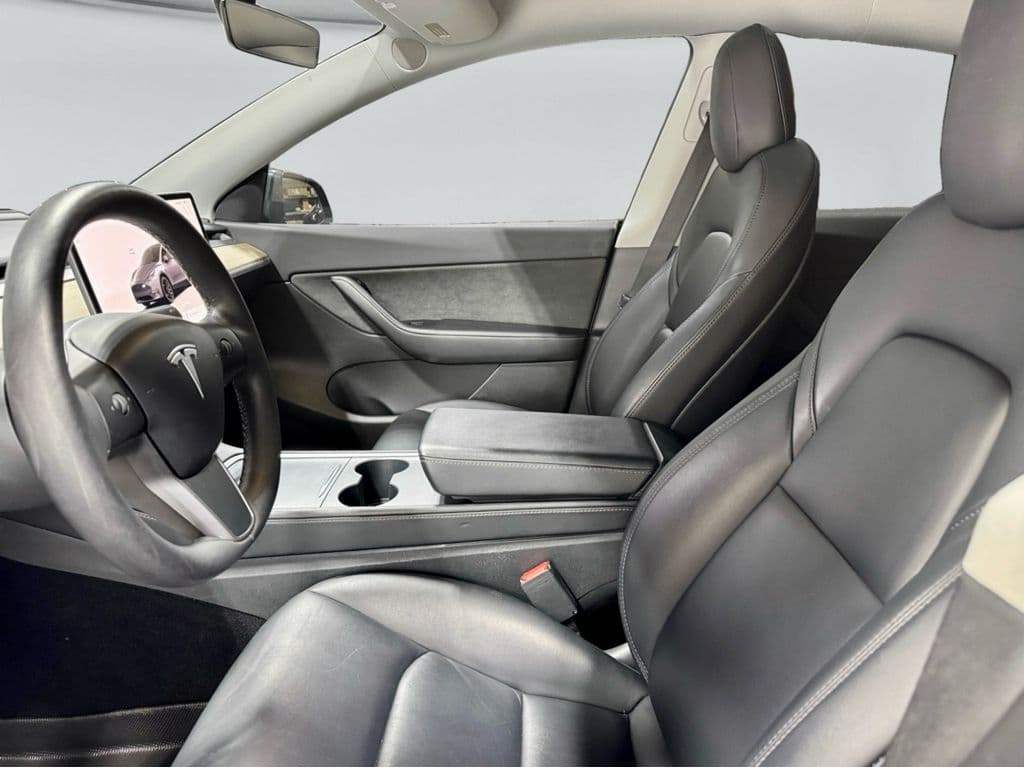 2022 Tesla Model Y view 16