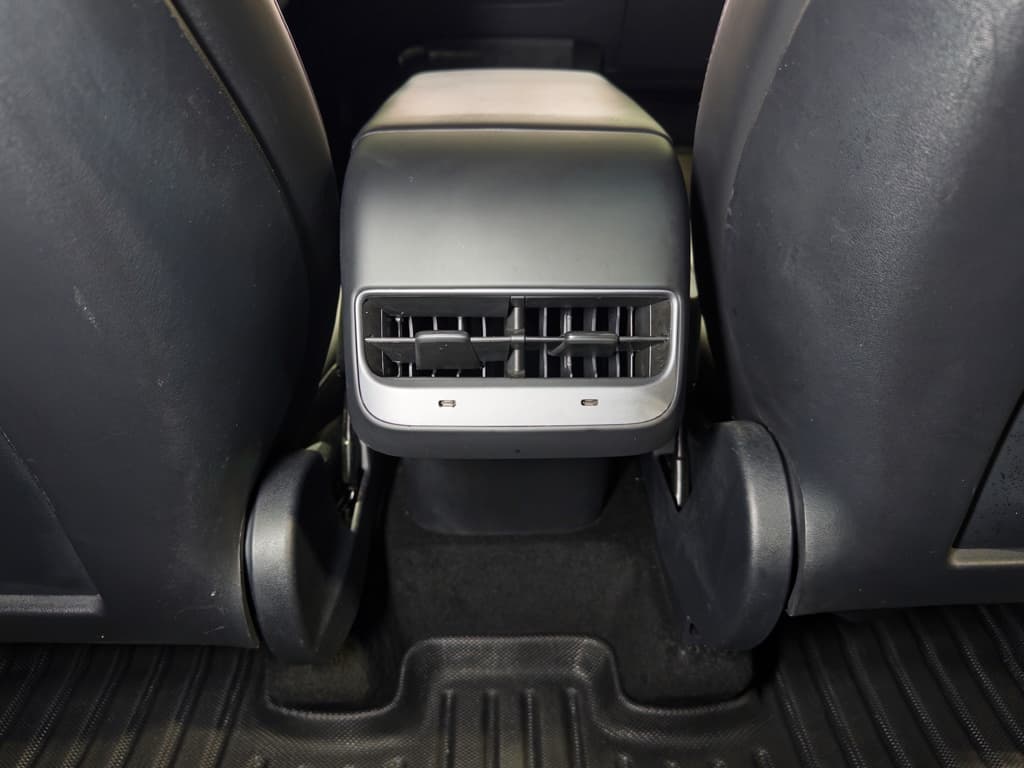 2022 Tesla Model Y view 20