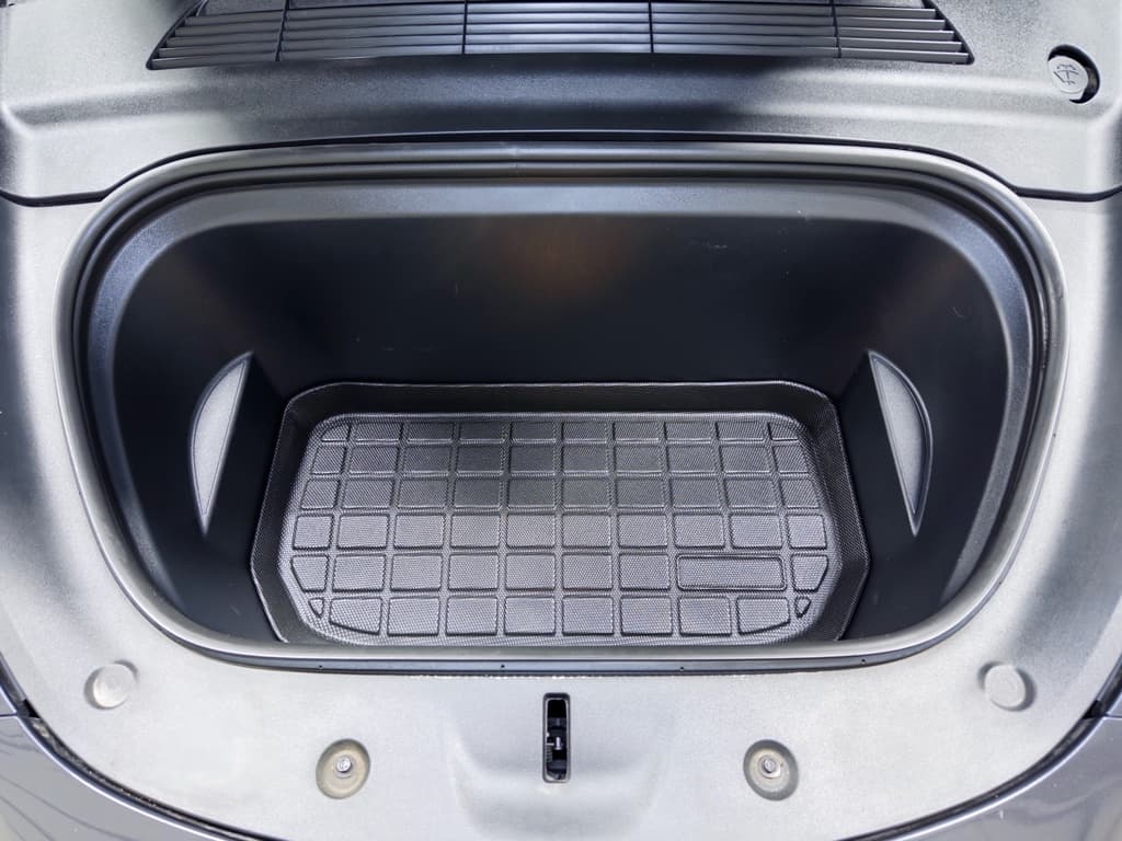 2022 Tesla Model Y view 25