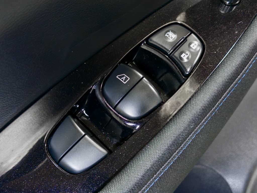 2021 Nissan LEAF view 8