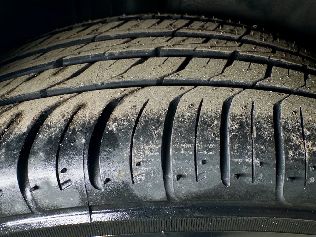 2021 Nissan LEAF view 32