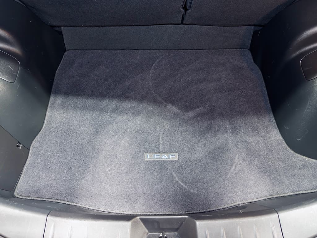 2021 Nissan LEAF view 26